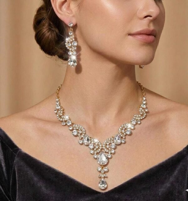 Silver-plated Jewelry Set Luxury Shiny Synthetic Gemstone Waterdrop Crystal Necklace and Earrings Set